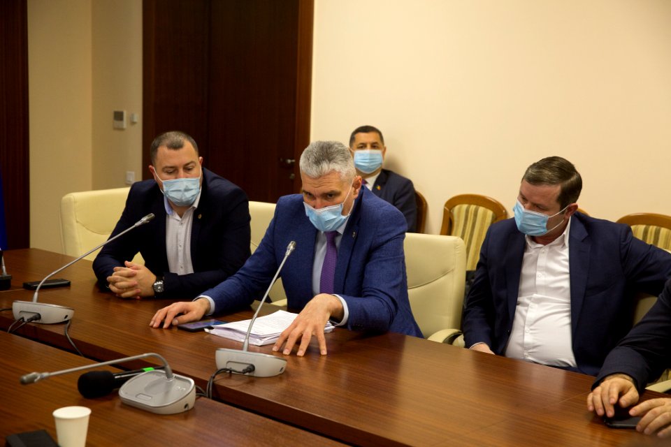 16.12.2020 Negocieri ale fracțiunilor parlamentare cu protestatarii din domeniul agriculturii (50726121242)