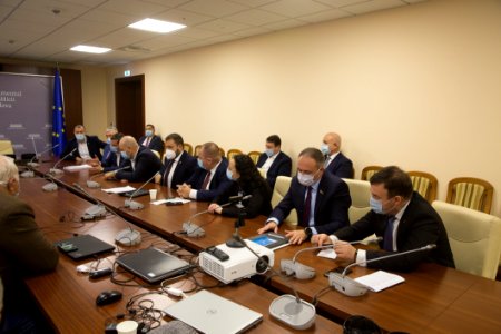 16.12.2020 Negocieri ale fracțiunilor parlamentare cu protestatarii din domeniul agriculturii (50725297353)