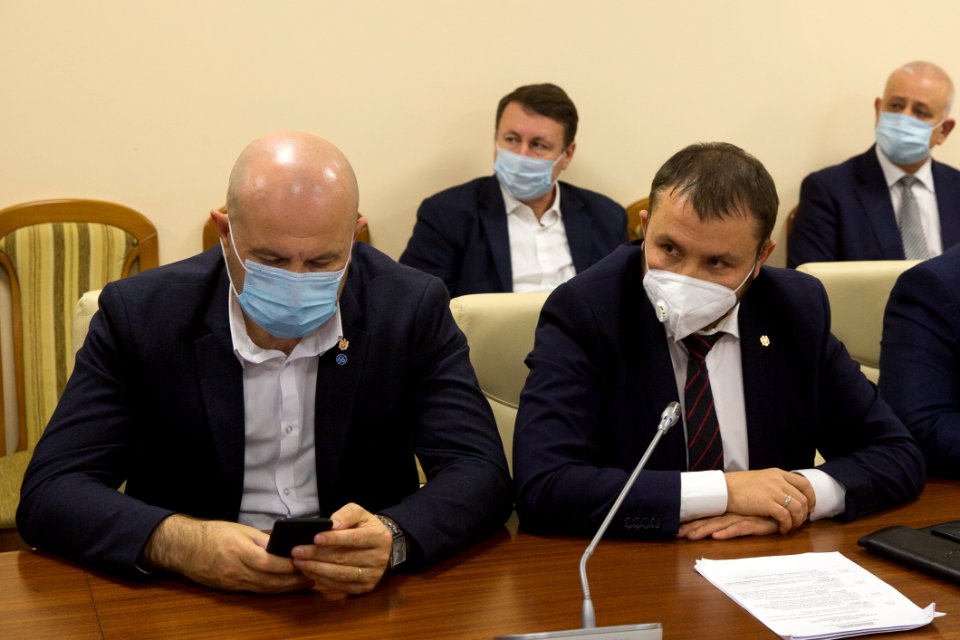 16.12.2020 Negocieri ale fracțiunilor parlamentare cu protestatarii din domeniul agriculturii (50725297758)