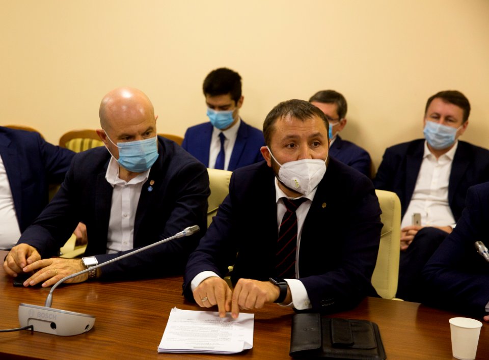 16.12.2020 Negocieri ale fracțiunilor parlamentare cu protestatarii din domeniul agriculturii (50726122212)