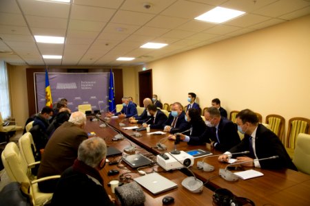 16.12.2020 Negocieri ale fracțiunilor parlamentare cu protestatarii din domeniul agriculturii (50725298563)