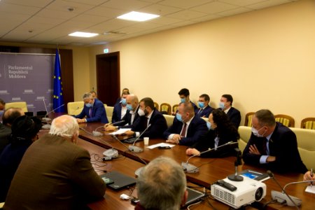 16.12.2020 Negocieri ale fracțiunilor parlamentare cu protestatarii din domeniul agriculturii (50726029941)