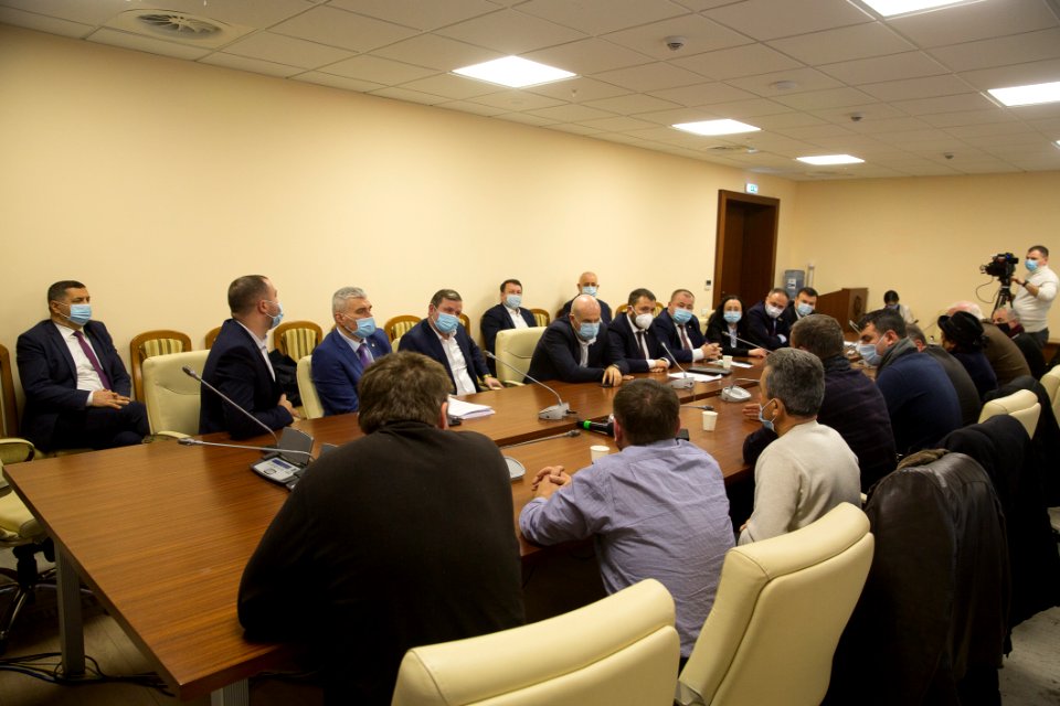 16.12.2020 Negocieri ale fracțiunilor parlamentare cu protestatarii din domeniul agriculturii (50726121507)
