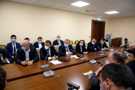 16.12.2020 Negocieri ale fracțiunilor parlamentare cu protestatarii din domeniul agriculturii (50726121942)