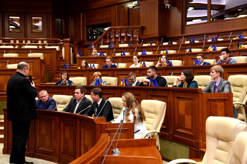 21.11.2019 Întrevederea Președintelui Comisiei cultură, educaţie, cercetare, tineret, sport şi mass-media, Adrian Lebedinschi cu participanții la Primul Forum de Tineret Moldo-Belarus (49099916511)