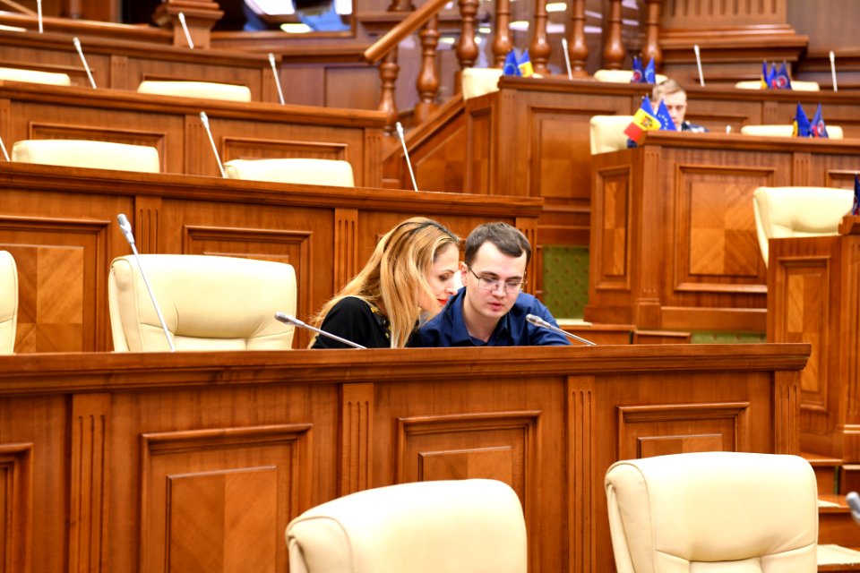 21.11.2019 Întrevederea Președintelui Comisiei cultură, educaţie, cercetare, tineret, sport şi mass-media, Adrian Lebedinschi cu participanții la Primul Forum de Tineret Moldo-Belarus (49099407253)