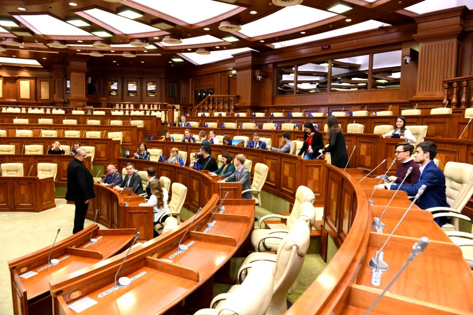 21.11.2019 Întrevederea Președintelui Comisiei cultură, educaţie, cercetare, tineret, sport şi mass-media, Adrian Lebedinschi cu participanții la Primul Forum de Tineret Moldo-Belarus (49100117612)