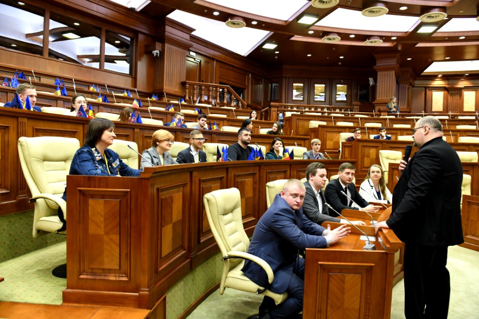 21.11.2019 Întrevederea Președintelui Comisiei cultură, educaţie, cercetare, tineret, sport şi mass-media, Adrian Lebedinschi cu participanții la Primul Forum de Tineret Moldo-Belarus (49099916186)