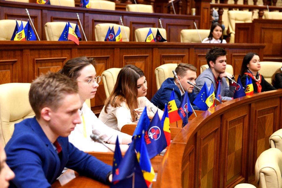 21.11.2019 Întrevederea Președintelui Comisiei cultură, educaţie, cercetare, tineret, sport şi mass-media, Adrian Lebedinschi cu participanții la Primul Forum de Tineret Moldo-Belarus (49099407718)