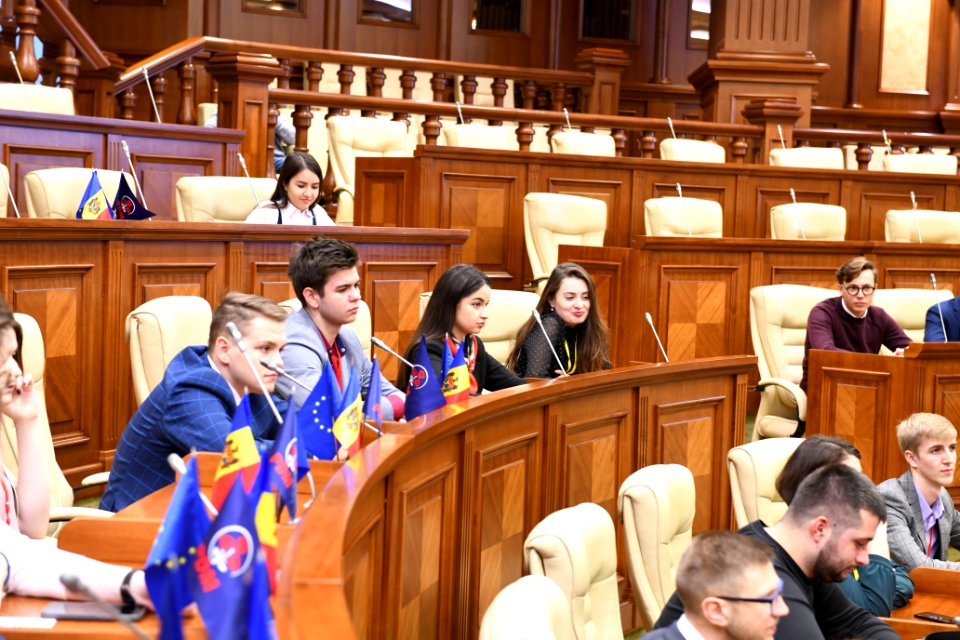21.11.2019 Întrevederea Președintelui Comisiei cultură, educaţie, cercetare, tineret, sport şi mass-media, Adrian Lebedinschi cu participanții la Primul Forum de Tineret Moldo-Belarus (49099408493)