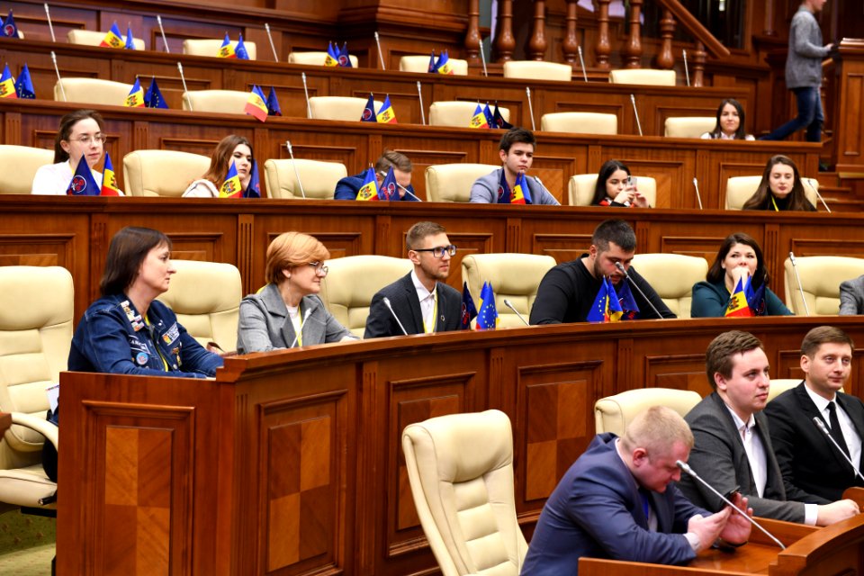 21.11.2019 Întrevederea Președintelui Comisiei cultură, educaţie, cercetare, tineret, sport şi mass-media, Adrian Lebedinschi cu participanții la Primul Forum de Tineret Moldo-Belarus (49099410183)