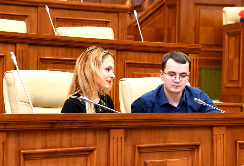 21.11.2019 Întrevederea Președintelui Comisiei cultură, educaţie, cercetare, tineret, sport şi mass-media, Adrian Lebedinschi cu participanții la Primul Forum de Tineret Moldo-Belarus (49100112042)