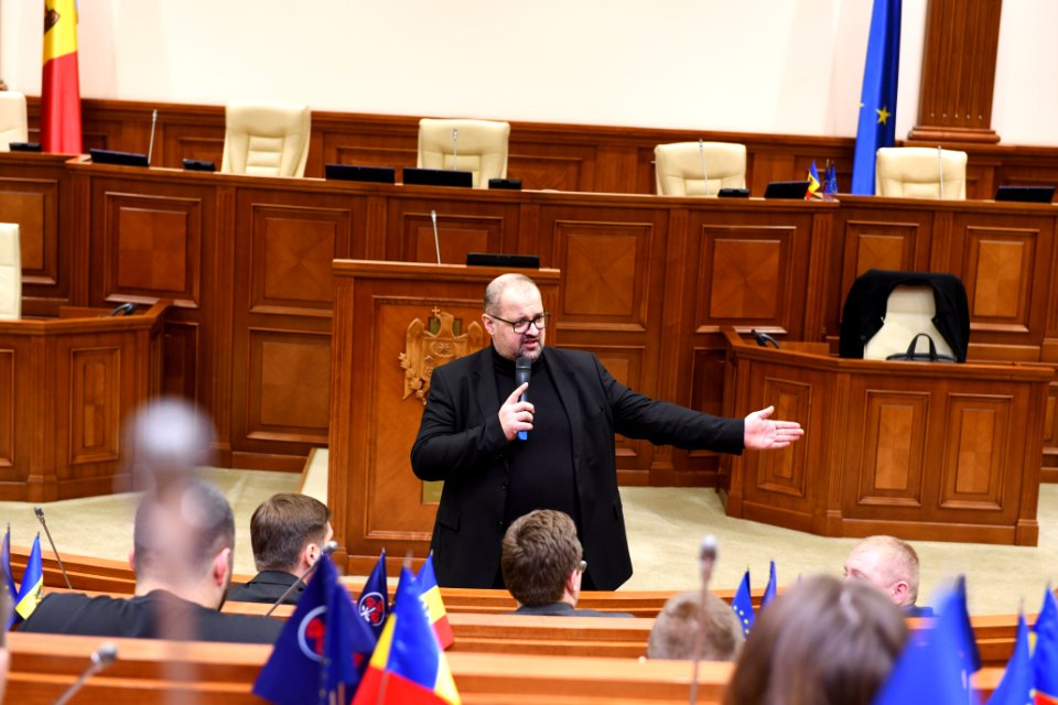 21.11.2019 Întrevederea Președintelui Comisiei cultură, educaţie, cercetare, tineret, sport şi mass-media, Adrian Lebedinschi cu participanții la Primul Forum de Tineret Moldo-Belarus (49099410743)