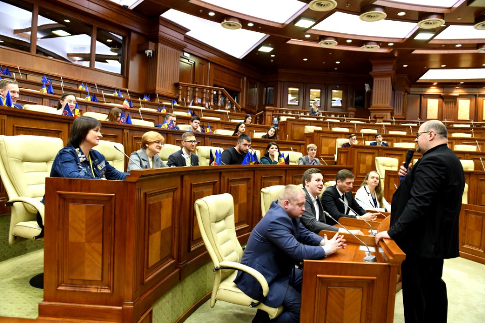 21.11.2019 Întrevederea Președintelui Comisiei cultură, educaţie, cercetare, tineret, sport şi mass-media, Adrian Lebedinschi cu participanții la Primul Forum de Tineret Moldo-Belarus (49099916346)