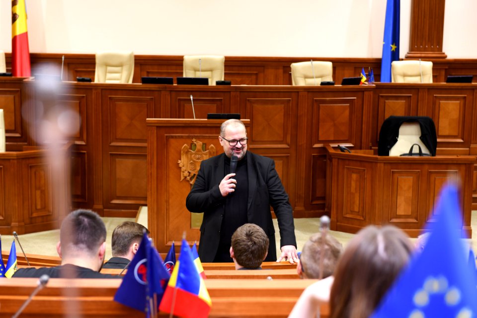 21.11.2019 Întrevederea Președintelui Comisiei cultură, educaţie, cercetare, tineret, sport şi mass-media, Adrian Lebedinschi cu participanții la Primul Forum de Tineret Moldo-Belarus (49100115762)
