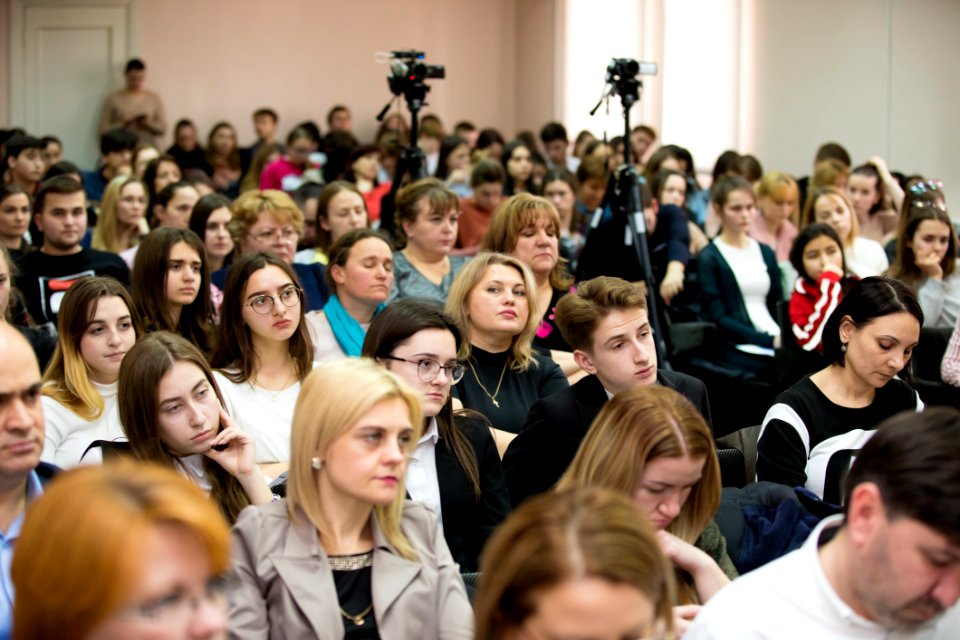25.02.2020 Consultări publice pe platforma Comisiei cultură,educație, cercetare, tineret, sport și mass-media ”Bullying-ul în rîndul adolescenților din Republica Moldova” (49584025477)