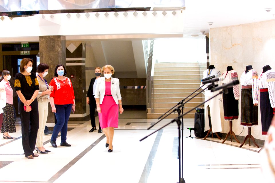 25.06.2020 Inaugurarea expoziției de costume tradiționale (50042848858)