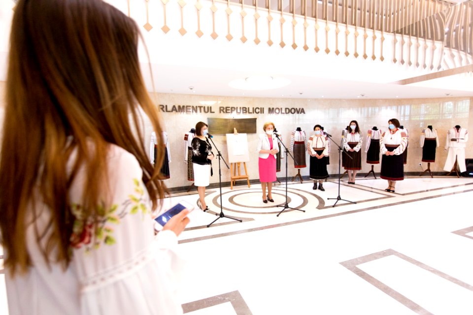 25.06.2020 Inaugurarea expoziției de costume tradiționale (50042846468)