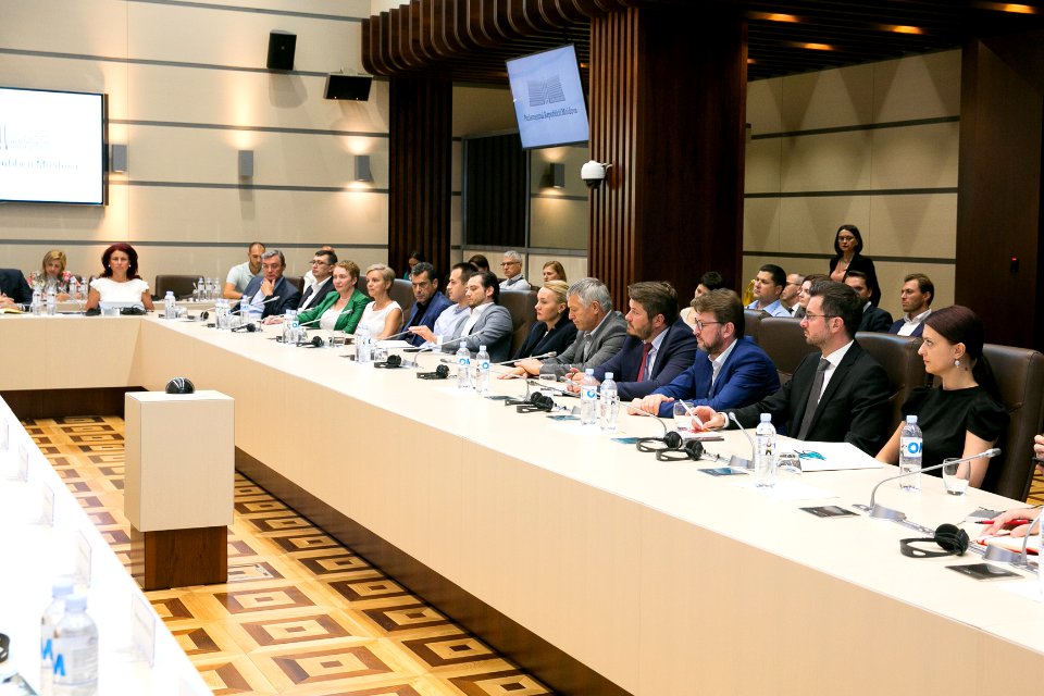 25.07.2019 Întrevederea Președintelui Parlamentului, Zinaida Greceanîi, cu reprezentanții Asociației Businessului European (EBA) și Camera de Comerț Americana (AmCham) (48372726276)