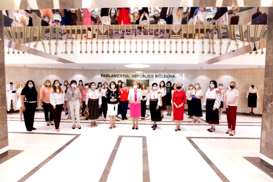 25.06.2020 Inaugurarea expoziției de costume tradiționale (50042846033)