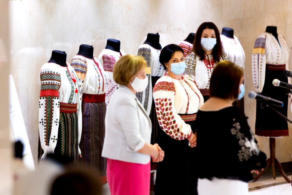 25.06.2020 Inaugurarea expoziției de costume tradiționale (50043661037)