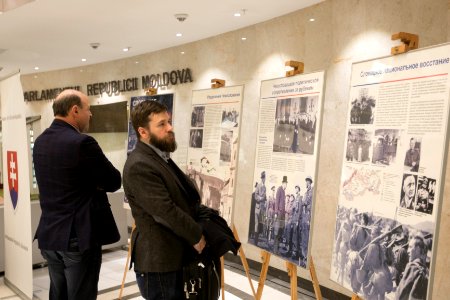 25.11.2019 Expoziție organizată de Ambasada Republicii Slovace la Chișinău cu ocazia celei de-a 75-a aniversări de la Insurecția Națională Slovacă, găzduită de Parlamentul Republicii Moldova (49121319148)