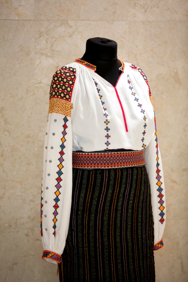 25.06.2020 Inaugurarea expoziției de costume tradiționale (50043408276)