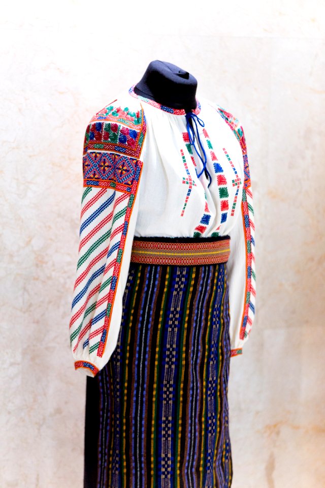 25.06.2020 Inaugurarea expoziției de costume tradiționale (50043659427)