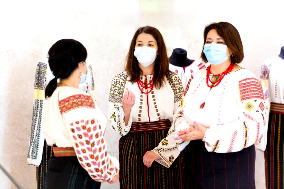 25.06.2020 Inaugurarea expoziției de costume tradiționale (50043663082)