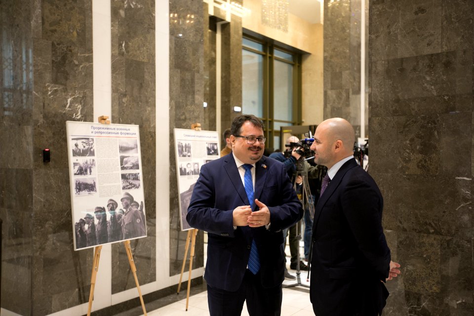 25.11.2019 Expoziție organizată de Ambasada Republicii Slovace la Chișinău cu ocazia celei de-a 75-a aniversări de la Insurecția Națională Slovacă, găzduită de Parlamentul Republicii Moldova (49121319103)
