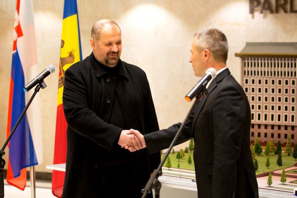 25.11.2019 Expoziție organizată de Ambasada Republicii Slovace la Chișinău cu ocazia celei de-a 75-a aniversări de la Insurecția Națională Slovacă, găzduită de Parlamentul Republicii Moldova (49121321083)