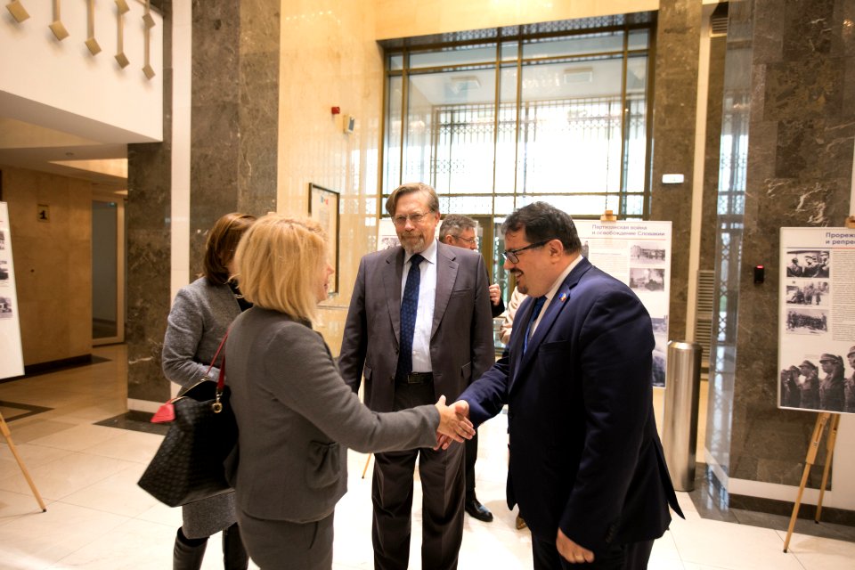 25.11.2019 Expoziție organizată de Ambasada Republicii Slovace la Chișinău cu ocazia celei de-a 75-a aniversări de la Insurecția Națională Slovacă, găzduită de Parlamentul Republicii Moldova (49122010172)
