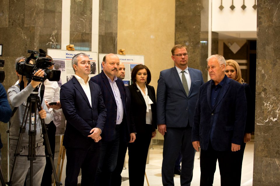 25.11.2019 Expoziție organizată de Ambasada Republicii Slovace la Chișinău cu ocazia celei de-a 75-a aniversări de la Insurecția Națională Slovacă, găzduită de Parlamentul Republicii Moldova (49121824866)