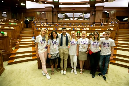 26.07.2019 Copiii de la La La Play Voices în vizită la Parlament (48380244366)