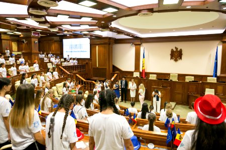 26.07.2019 Copiii de la La La Play Voices în vizită la Parlament (48380384332)