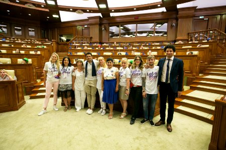 26.07.2019 Copiii de la La La Play Voices în vizită la Parlament (48380386217)