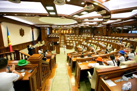 26.07.2019 Copiii de la La La Play Voices în vizită la Parlament (48380243891)