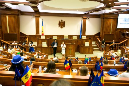 26.07.2019 Copiii de la La La Play Voices în vizită la Parlament (48380245316)