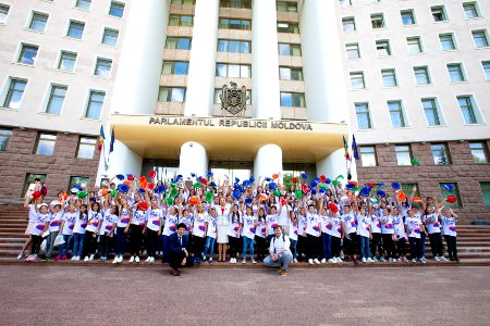 26.07.2019 Copiii de la La La Play Voices în vizită la Parlament (48380248226)