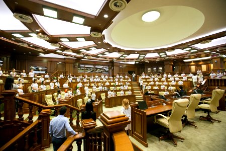 26.07.2019 Copiii de la La La Play Voices în vizită la Parlament (48380384517)