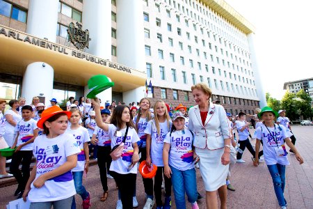 26.07.2019 Copiii de la La La Play Voices în vizită la Parlament (48380390167)