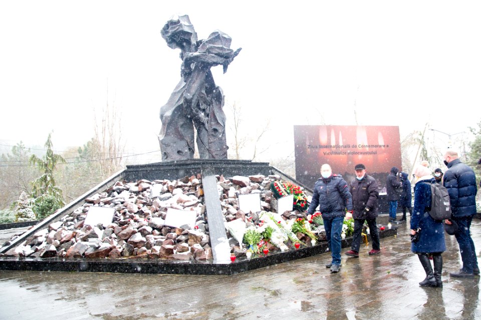 27.01.2021 Ziua internațională de comemorare a victimelor Holocaustului (50880819261)