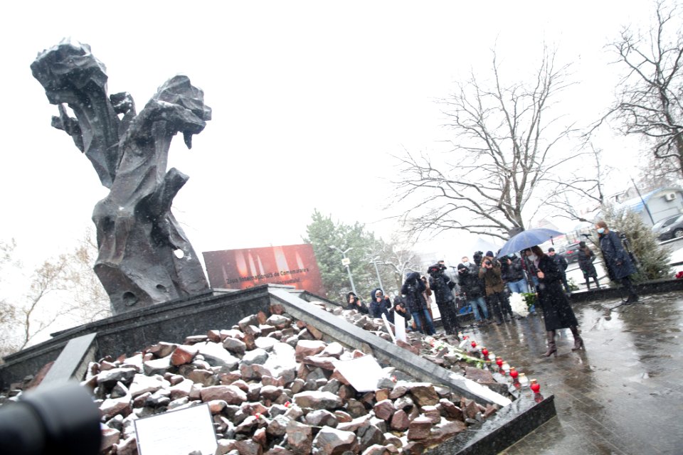 27.01.2021 Ziua internațională de comemorare a victimelor Holocaustului (50880925657)