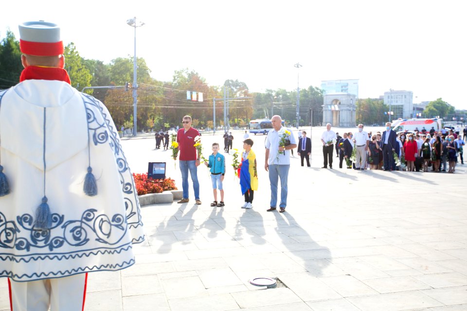 27.08.2020 Depunere de flori la Memorialul ”Eternitate” și la Monumentul lui Ștefan cel Mare și Sfânt (50273288683)