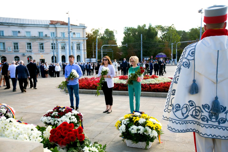 27.08.2020 Depunere de flori la Memorialul ”Eternitate” și la Monumentul lui Ștefan cel Mare și Sfânt (50273292233)