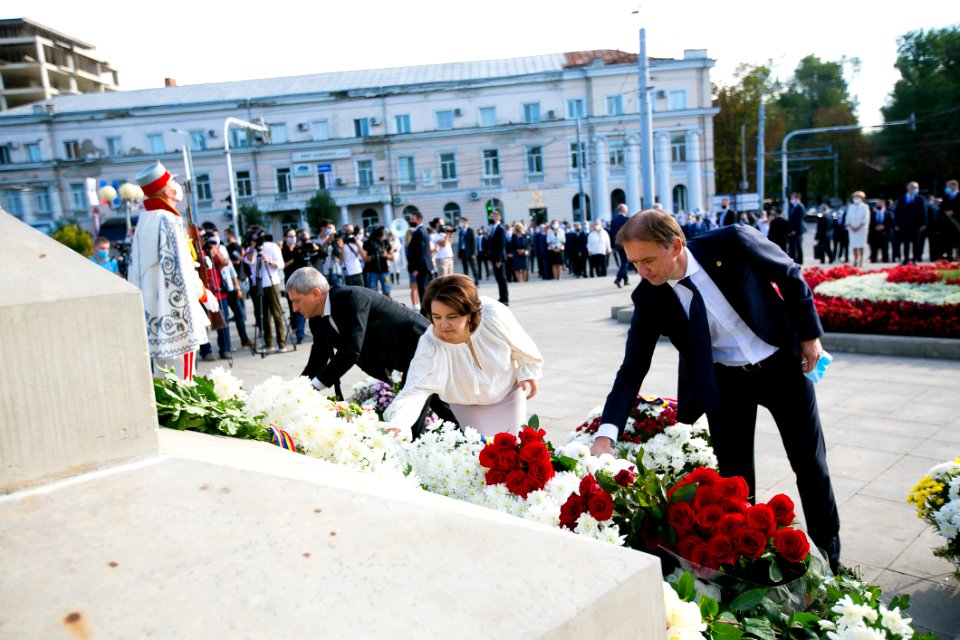 27.08.2020 Depunere de flori la Memorialul ”Eternitate” și la Monumentul lui Ștefan cel Mare și Sfânt (50273964741)