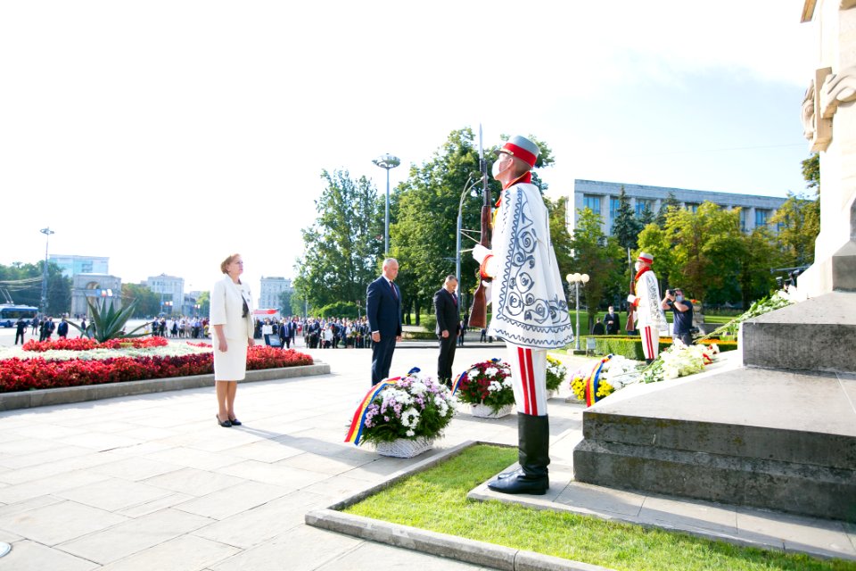 27.08.2020 Depunere de flori la Memorialul ”Eternitate” și la Monumentul lui Ștefan cel Mare și Sfânt (50273969356)