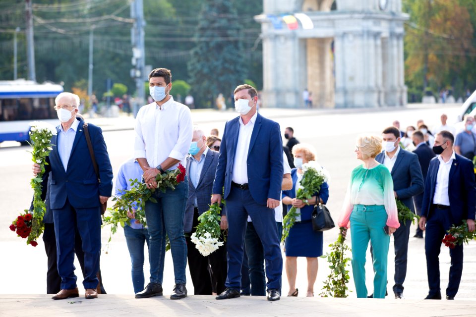27.08.2020 Depunere de flori la Memorialul ”Eternitate” și la Monumentul lui Ștefan cel Mare și Sfânt (50274122547)