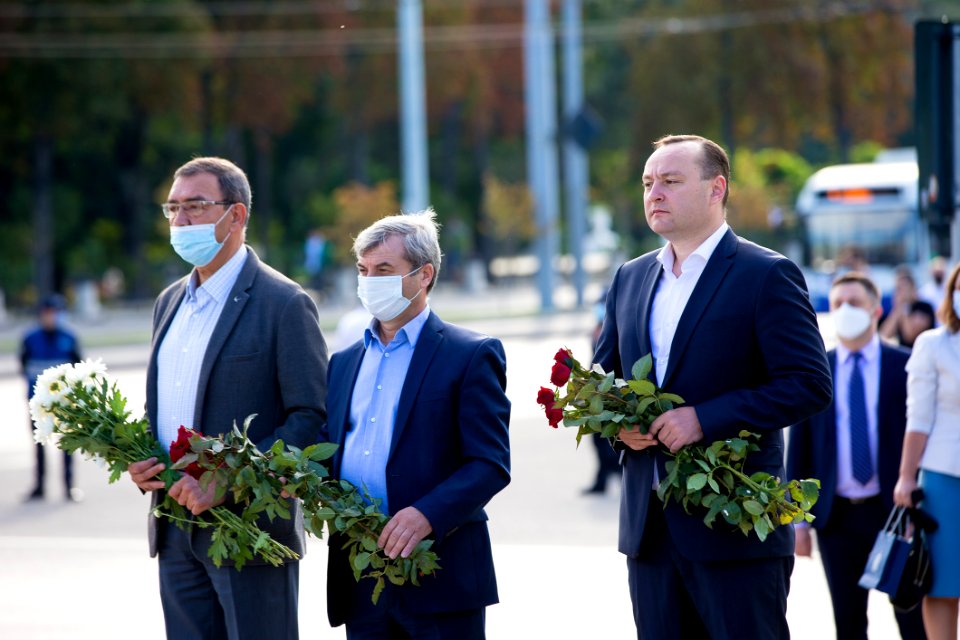 27.08.2020 Depunere de flori la Memorialul ”Eternitate” și la Monumentul lui Ștefan cel Mare și Sfânt (50273283963)