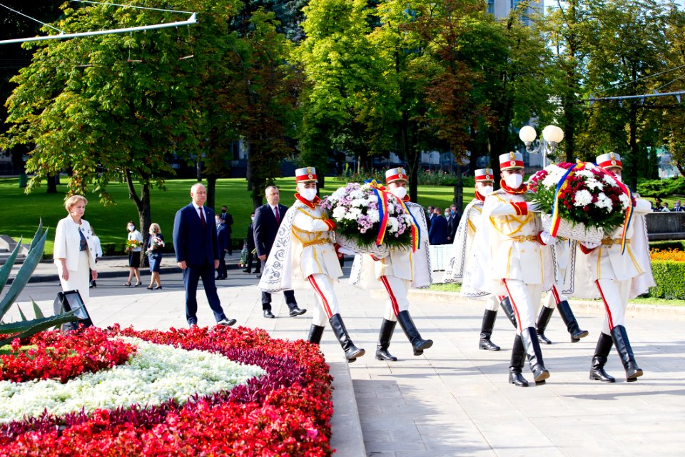 27.08.2020 Depunere de flori la Memorialul ”Eternitate” și la Monumentul lui Ștefan cel Mare și Sfânt (50273285693)